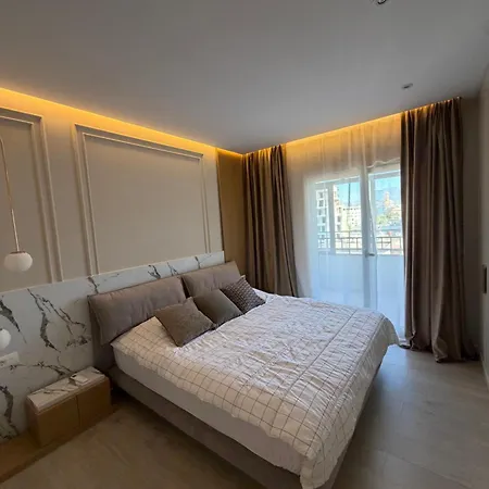 Fiona's * Tirana